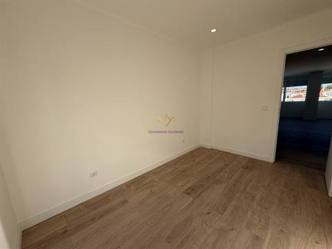 Excelente T4 Remodelado na Damaia em ótima rua