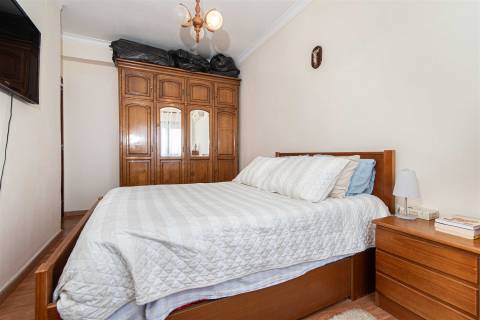 Apartamento T2 – Um Refúgio de Conforto e Luminosidade no Coração da Cidade