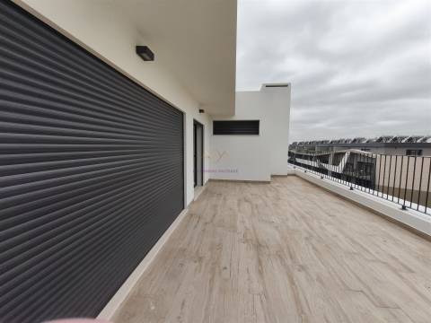 T3+2 Novo com Garagem Box e Grandes Terraços— Montijo