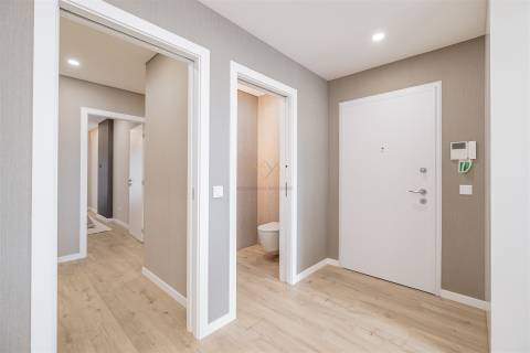 T3+2 Novo com Garagem Box e Grandes Terraços— Montijo