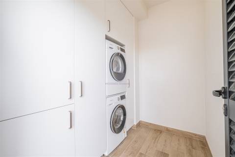 T3+2 Novo com Garagem Box e Grandes Terraços— Montijo