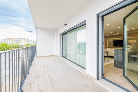 T3+2 Novo com Garagem Box e Grandes Terraços— Montijo