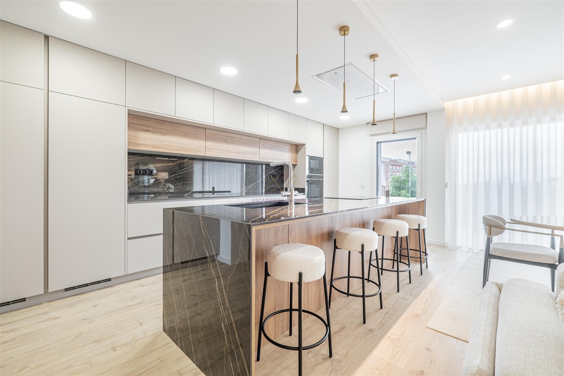 T3+2 Novo com Garagem Box e Grandes Terraços— Montijo