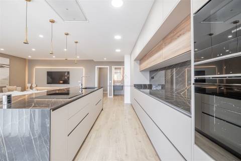 T3+2 Novo com Garagem Box e Grandes Terraços— Montijo