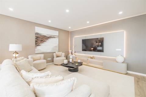 T3+2 Novo com Garagem Box e Grandes Terraços— Montijo