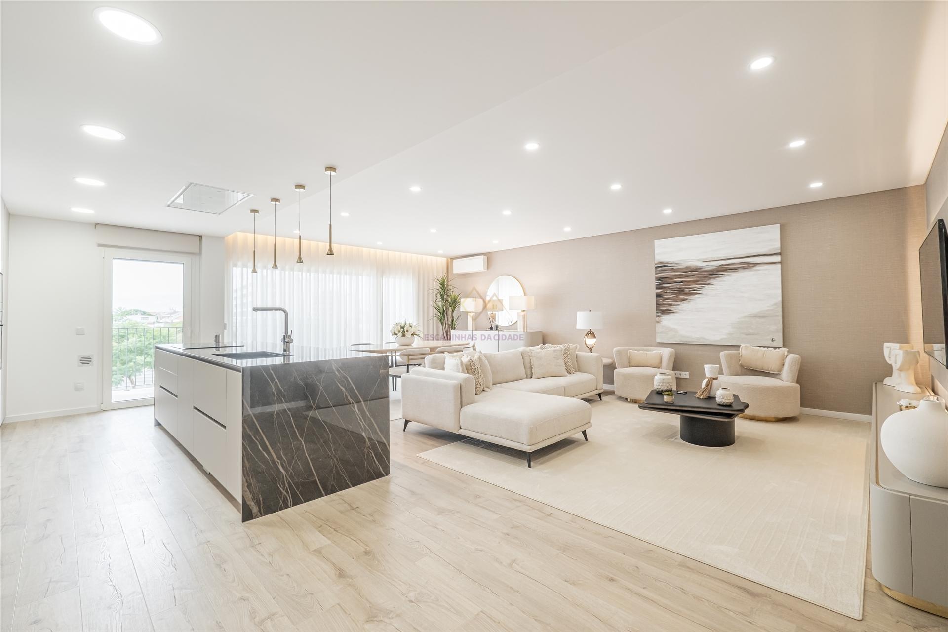 T3+2 Novo com Garagem Box e Grandes Terraços— Montijo