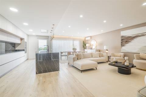 T3+2 Novo com Garagem Box e Grandes Terraços— Montijo