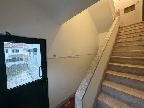 Excelente T1 totalmente remodelado em Porto Salvo – Oeiras