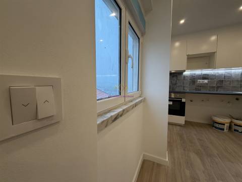 Excelente T1 totalmente remodelado em Porto Salvo – Oeiras