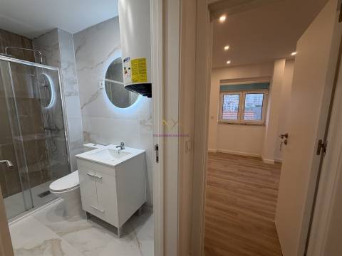 Excelente T1 totalmente remodelado em Porto Salvo – Oeiras