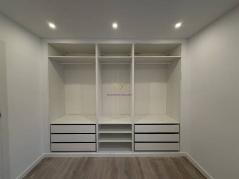 Excelente T1 totalmente remodelado em Porto Salvo – Oeiras