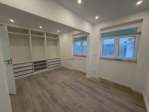 Excelente T1 totalmente remodelado em Porto Salvo – Oeiras