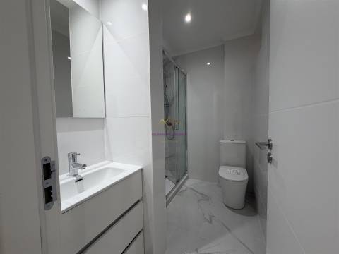 T3 Remodelado em rua calma de Belas