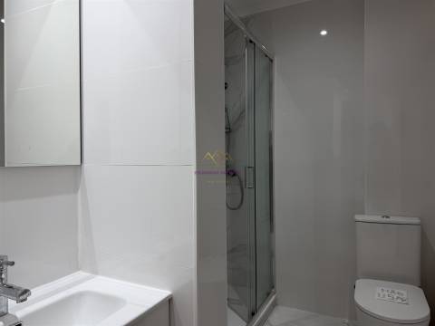 T3 Remodelado em rua calma de Belas