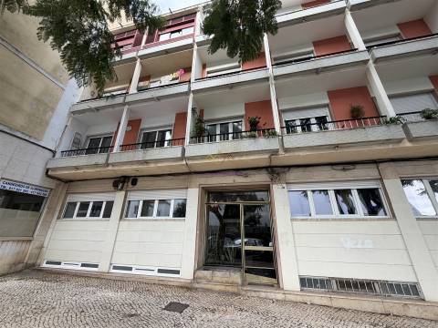 T2 com Terraço na Venteira | Remodelação Total