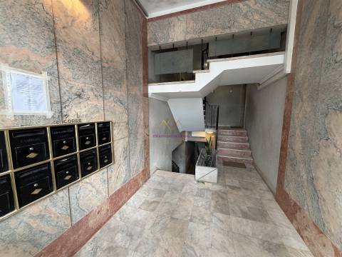 T2 com Terraço na Venteira | Remodelação Total