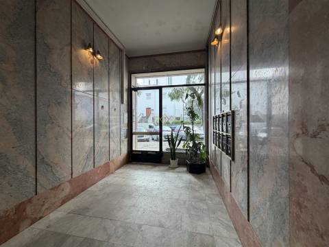 T2 com Terraço na Venteira | Remodelação Total