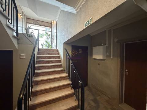 T2 com Terraço na Venteira | Remodelação Total