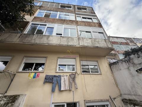 T2 com Terraço na Venteira | Remodelação Total