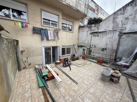 T2 com Terraço na Venteira | Remodelação Total