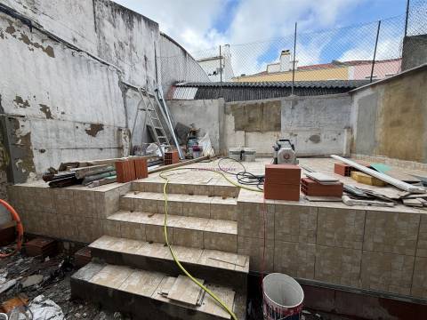 T2 com Terraço na Venteira | Remodelação Total