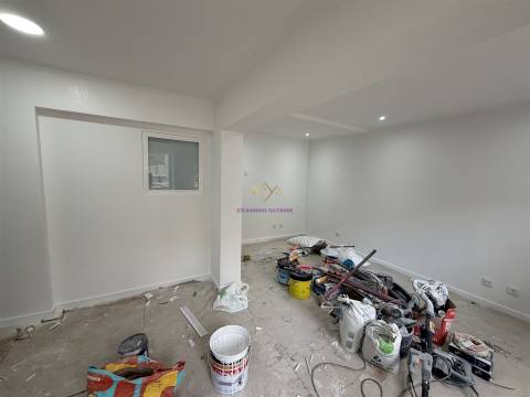 T2 com Terraço na Venteira | Remodelação Total