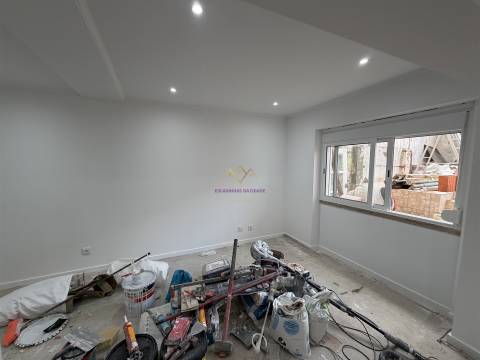 T2 com Terraço na Venteira | Remodelação Total