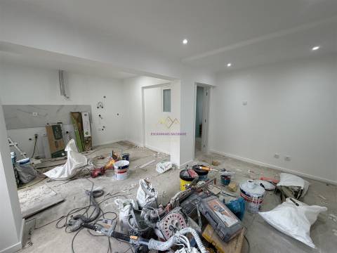 T2 com Terraço na Venteira | Remodelação Total