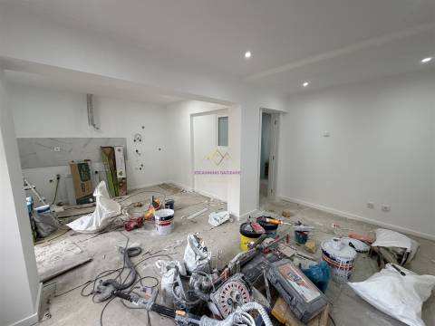 T2 com Terraço na Venteira | Remodelação Total