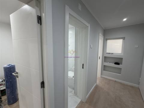 T2 com Terraço na Venteira | Remodelação Total