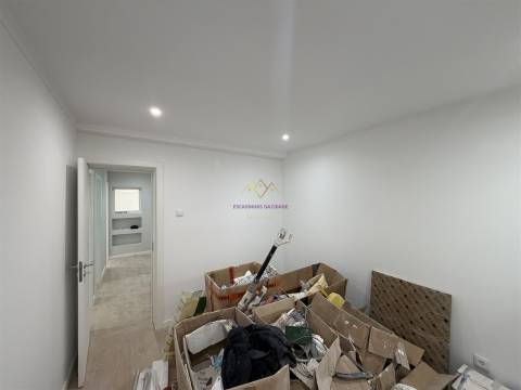 T2 com Terraço na Venteira | Remodelação Total