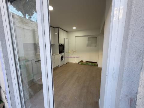 T2 com Terraço na Venteira | Remodelação Total