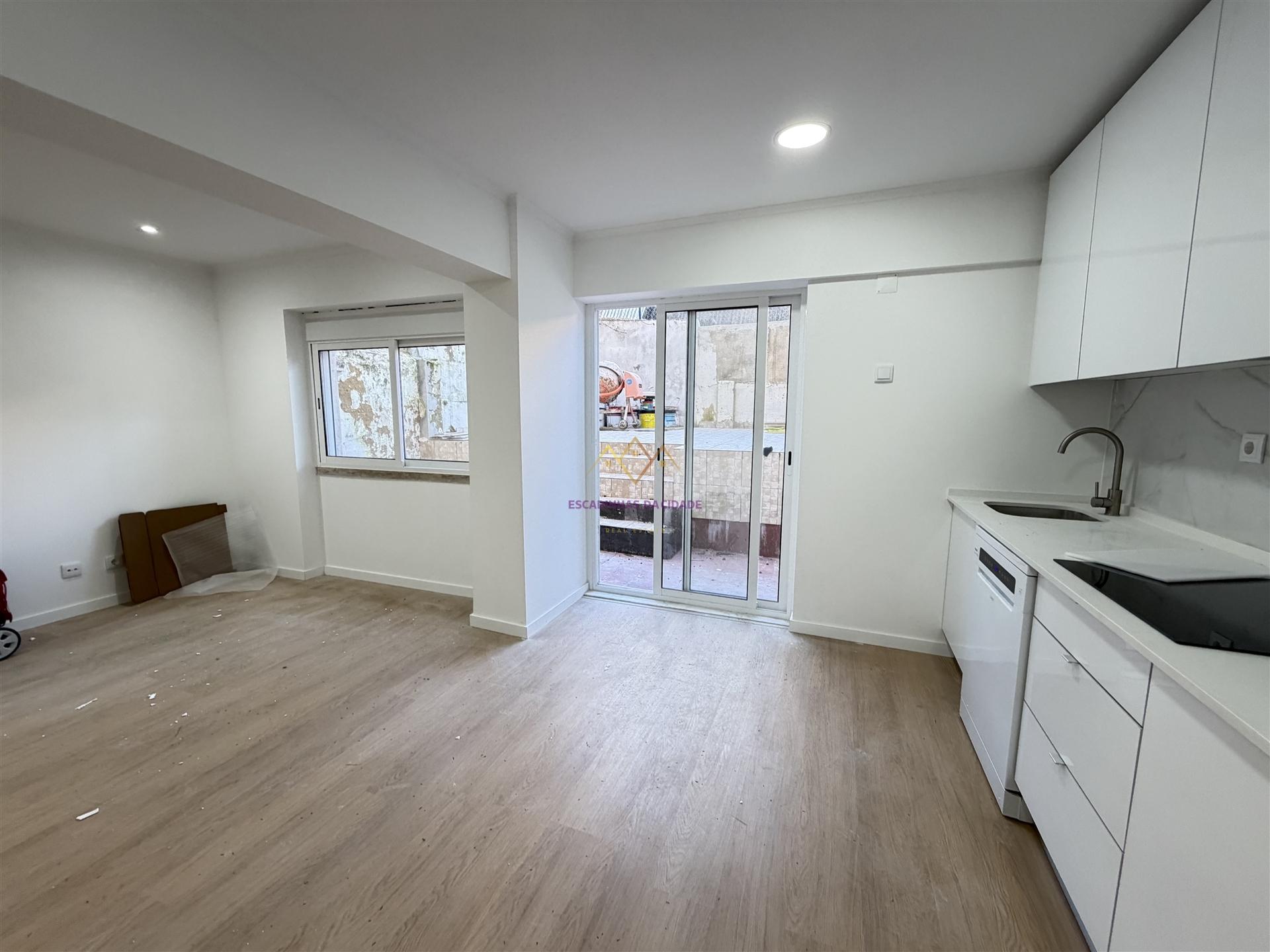 T2 com Terraço na Venteira | Remodelação Total