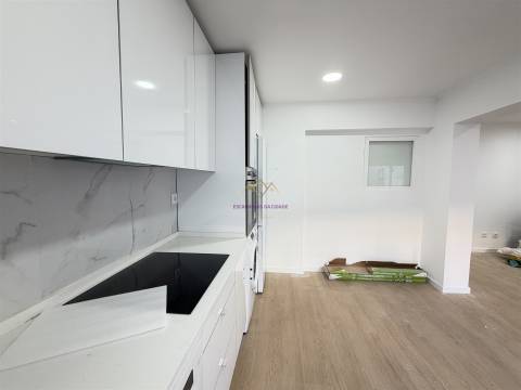 T2 com Terraço na Venteira | Remodelação Total