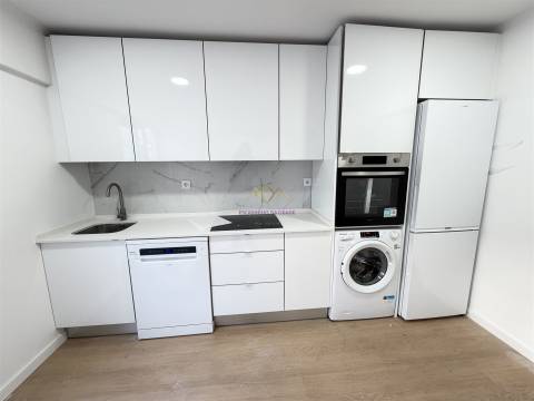 T2 com Terraço na Venteira | Remodelação Total