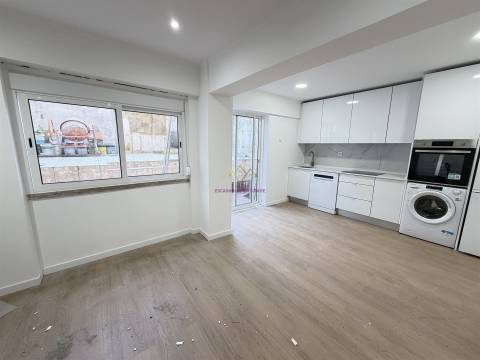 T2 com Terraço na Venteira | Remodelação Total