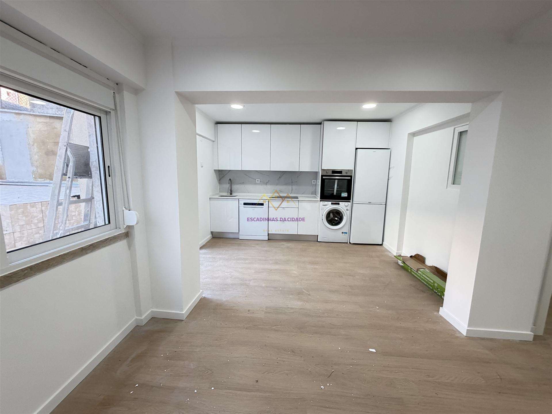 T2 com Terraço na Venteira | Remodelação Total