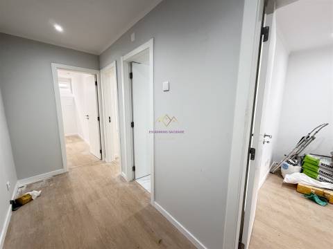 T2 com Terraço na Venteira | Remodelação Total