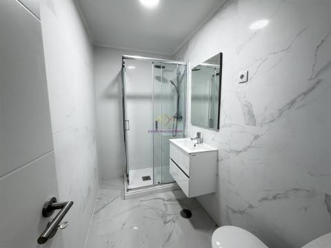 T2 com Terraço na Venteira | Remodelação Total