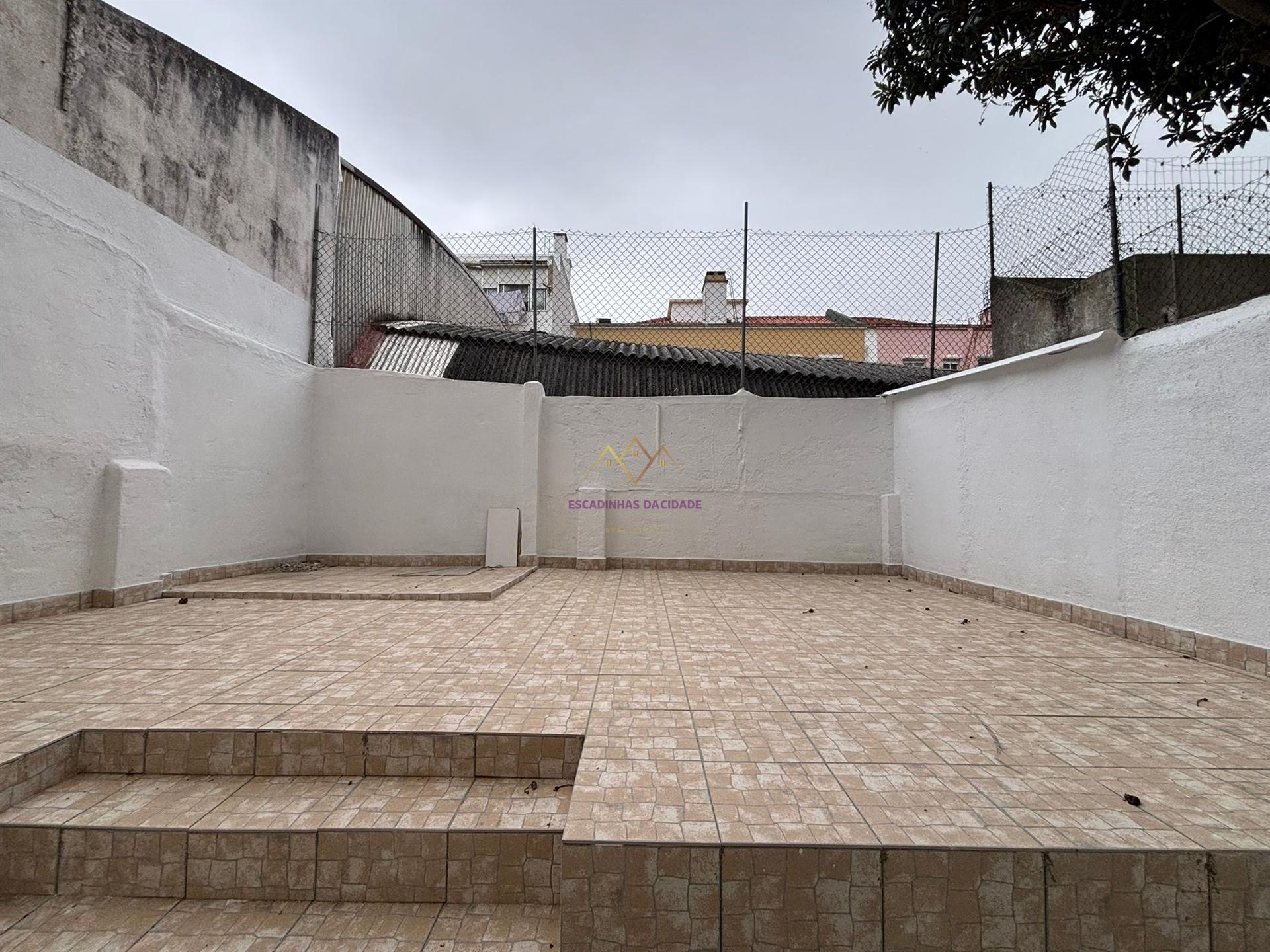 T2 com Terraço na Venteira | Remodelação Total