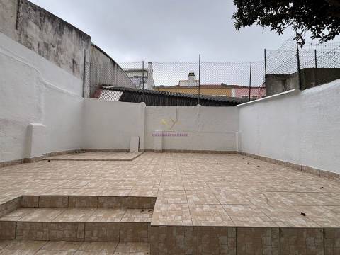 T2 com Terraço na Venteira | Remodelação Total