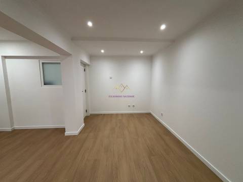 T2 com Terraço na Venteira | Remodelação Total