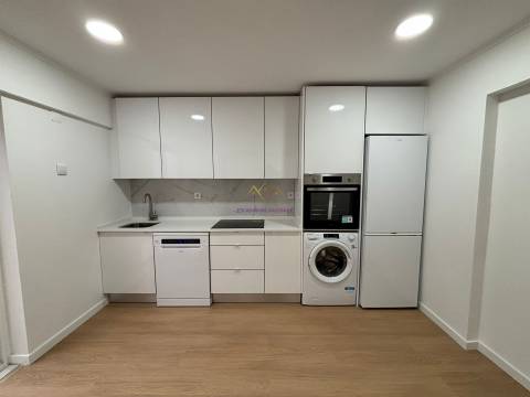 T2 com Terraço na Venteira | Remodelação Total