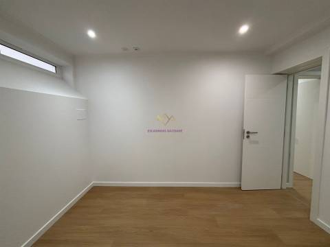 T2 com Terraço na Venteira | Remodelação Total