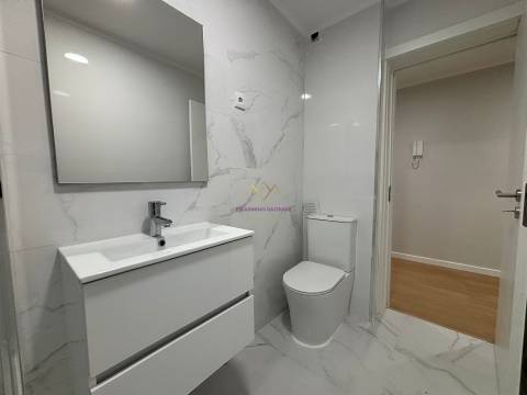T2 com Terraço na Venteira | Remodelação Total