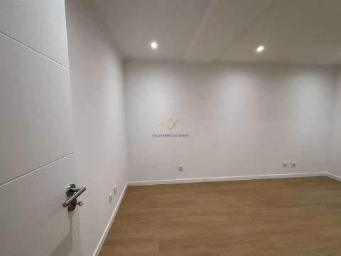 T2 com Terraço na Venteira | Remodelação Total