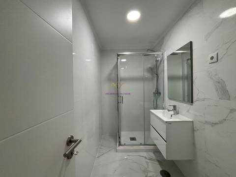 T2 com Terraço na Venteira | Remodelação Total
