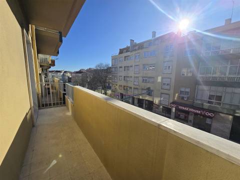 T3 remodelado na Amadora - Falagueira