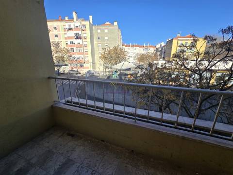 T3 remodelado na Amadora - Falagueira