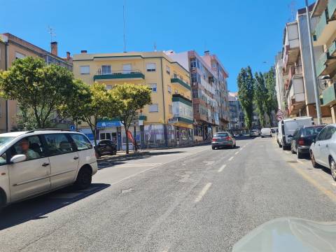 T3 remodelado na Amadora - Falagueira